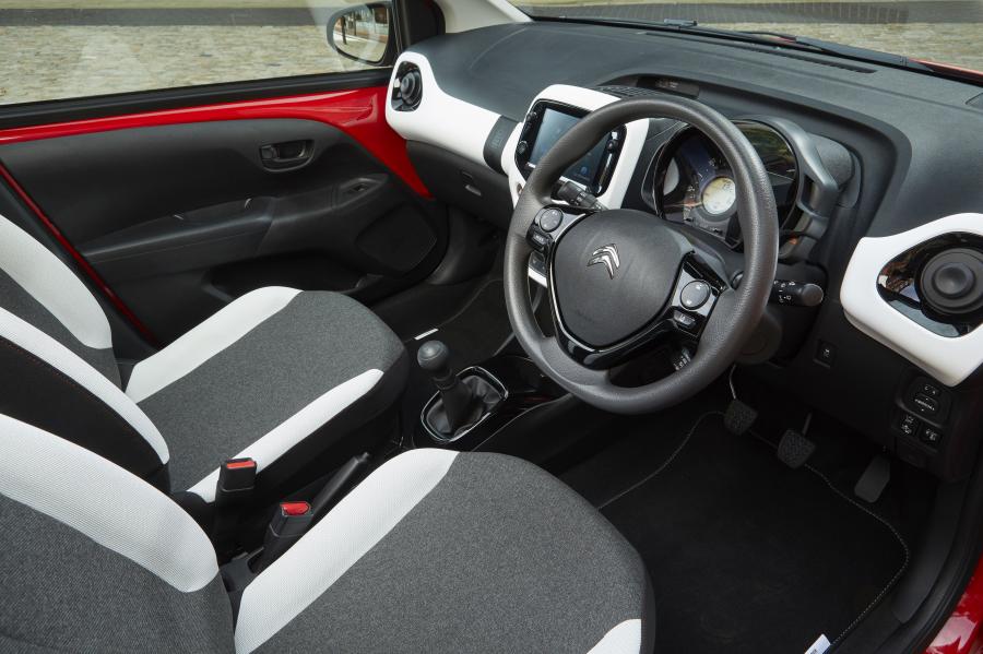 Интерьер Citroen C1 Urban Ride 2018 года  (UK) (фото 5 из 13)